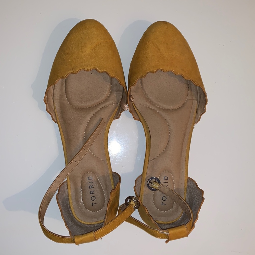 Torrid Size 12 FLAT WITH STRAP YELLOW